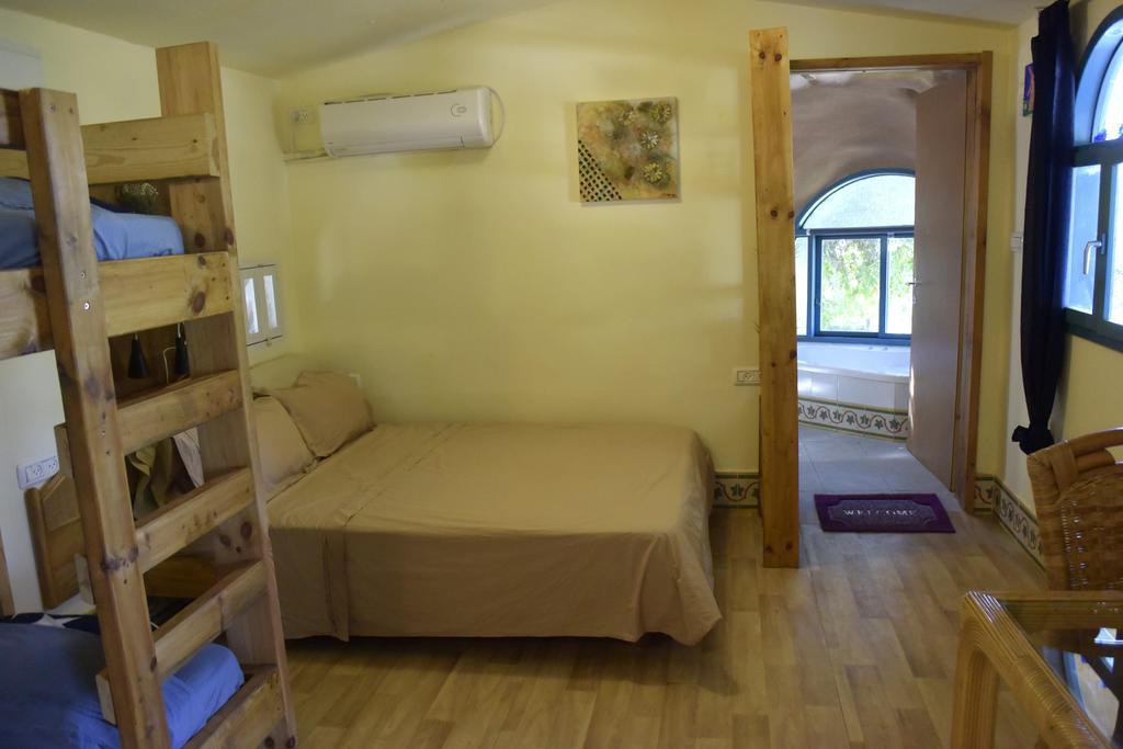 Dutch Farm Israel Bed & Breakfast Sede Zevi Exterior foto